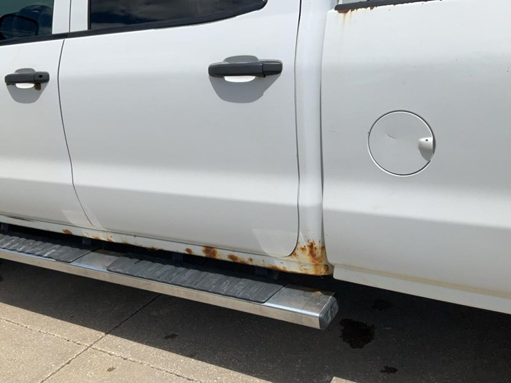 2015-chevrolet-3500-image-30