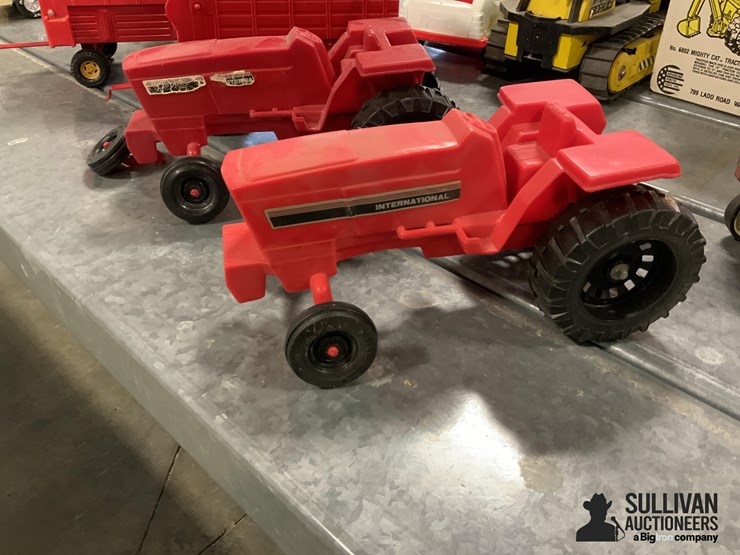 ertl-international-toy-tractors-&-wagons-image-2