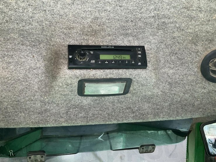 2015-deere-848h-image-55