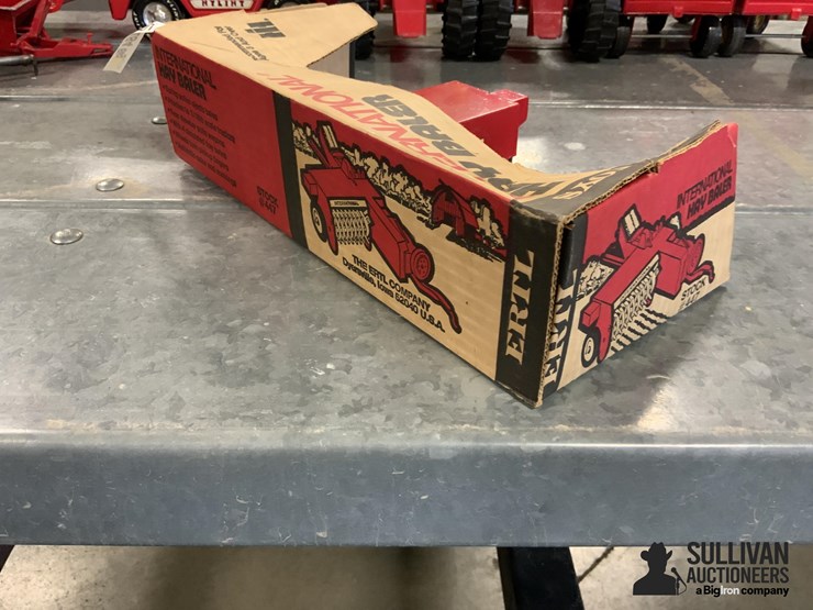 ertl-international-1/16-hay-baler-image-5