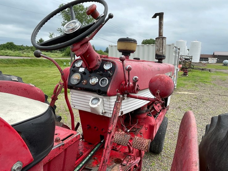 #4905-•-farmall-560-diesel-tractor-image-27