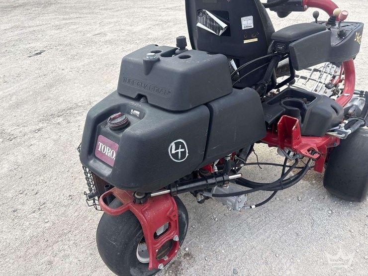 2015-toro-greensmaster-3300-triflex-commercial-greens-mower-image-13
