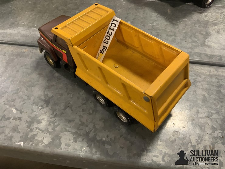 ertl-dump-truck-image-6
