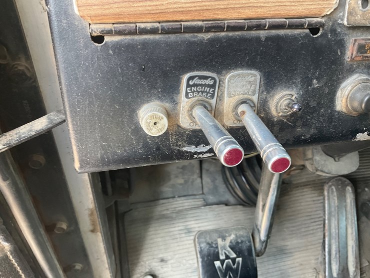 kenworth-w900a-image-23
