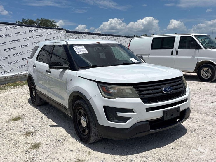 2016-ford-explorer-image-2