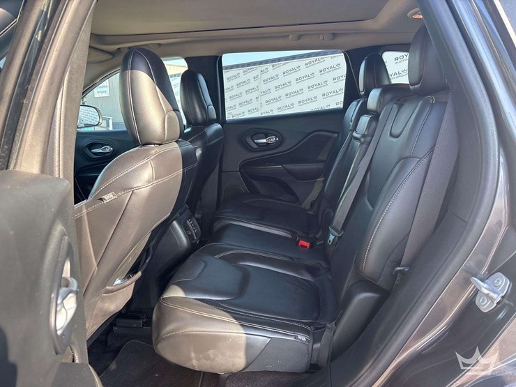 2016-jeep-cherokee-image-21
