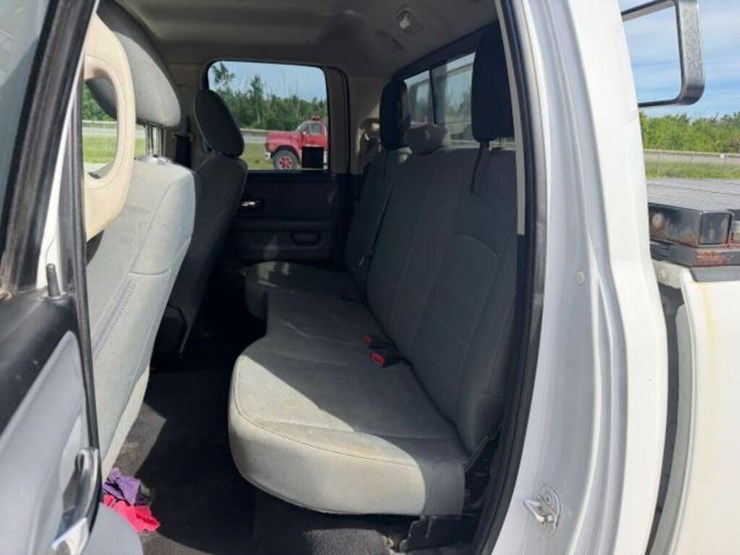 2017-ram-1500-slt-image-22
