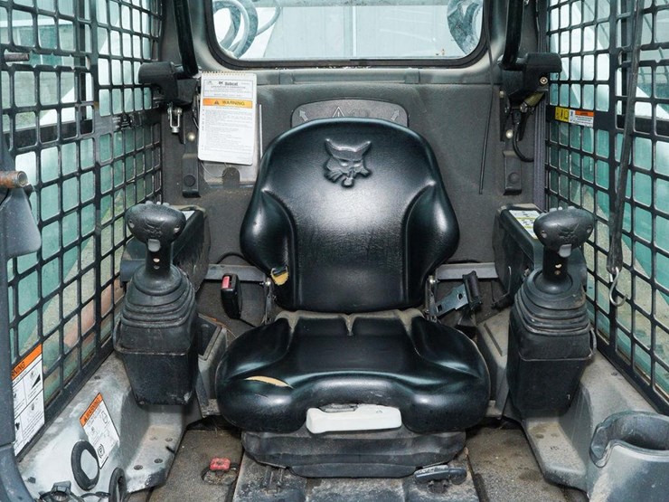 2015-bobcat-s650-image-32
