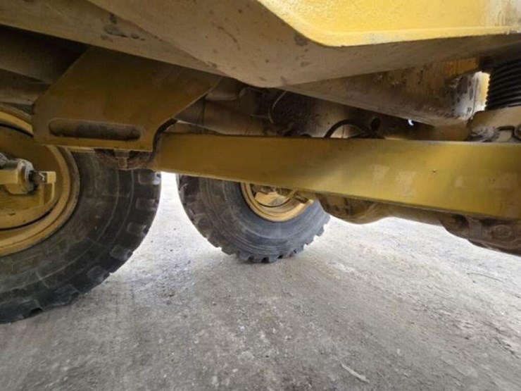 1996-caterpillar-d250e-image-23