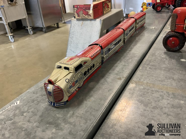 union-pacific-train-engine-&-cars-image-3