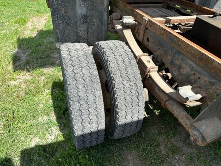 2002-ford-f550-image-24
