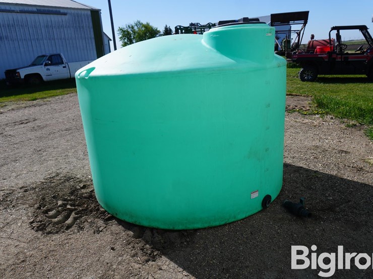 1550-gal-poly-tank-w/2"-shutoff-image-3