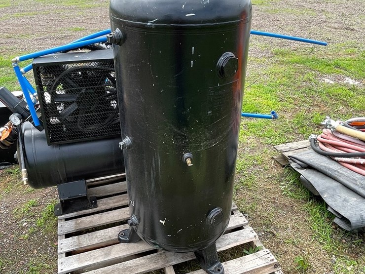 #4920-•-air-compressor-tank-with-(3)-hoses-image-6