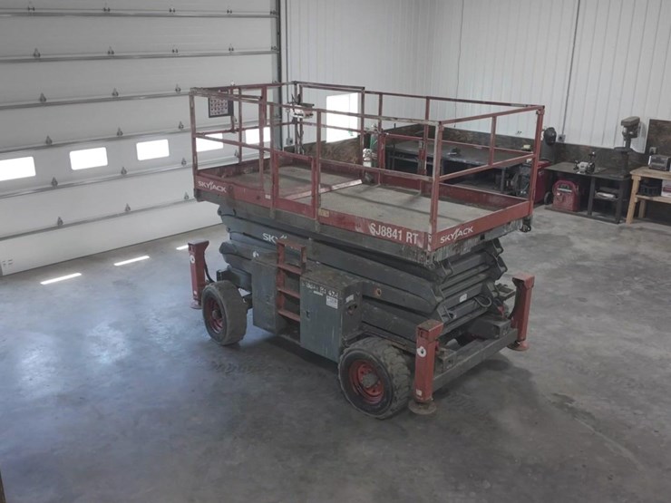 #105-•-2014-skyjack-sj884lrt-rough-terrain-scissor-lift-image-4