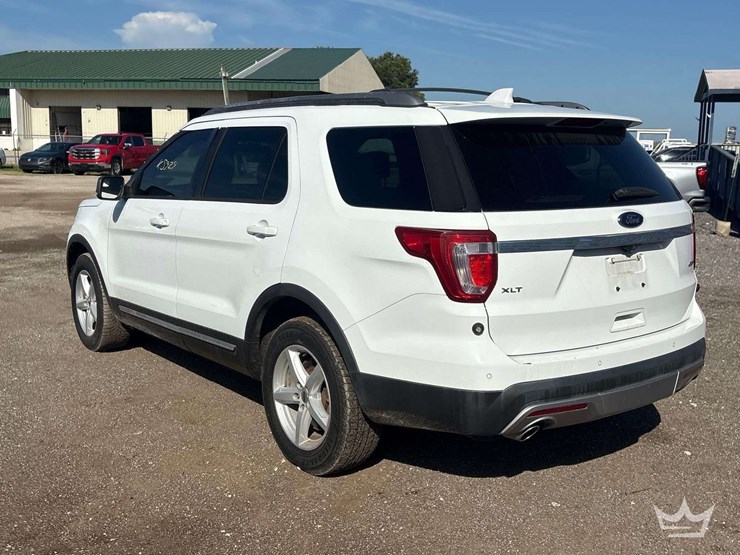 2016-ford-explorer-image-2