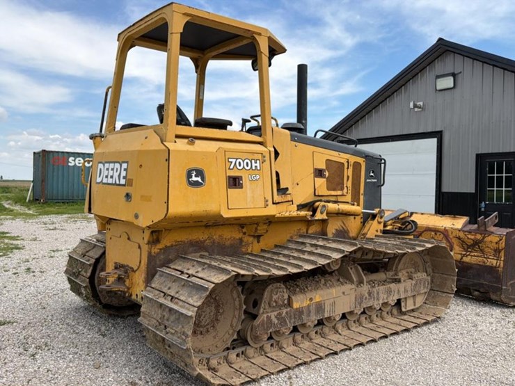 2004-deere-700h-image-5