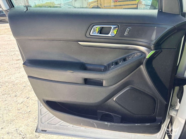 2018-ford-explorer-image-11