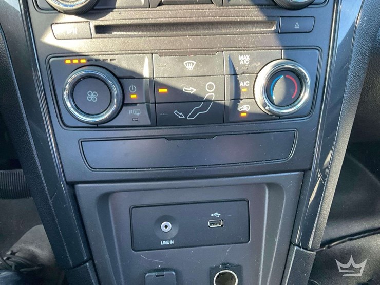 2016-ford-explorer-image-15