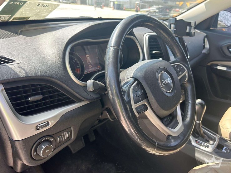 2015-jeep-cherokee-image-13