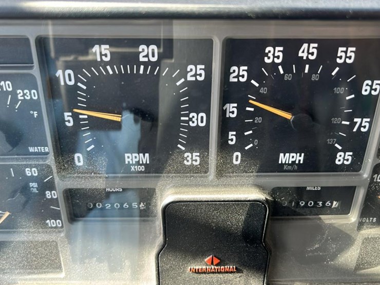 #153-•-1995-international-4700lp-heavy-duty-service-truck-image-3