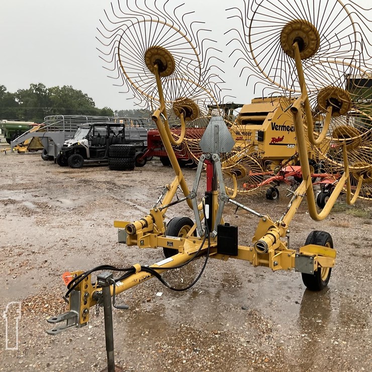 2011 VERMEER RB20