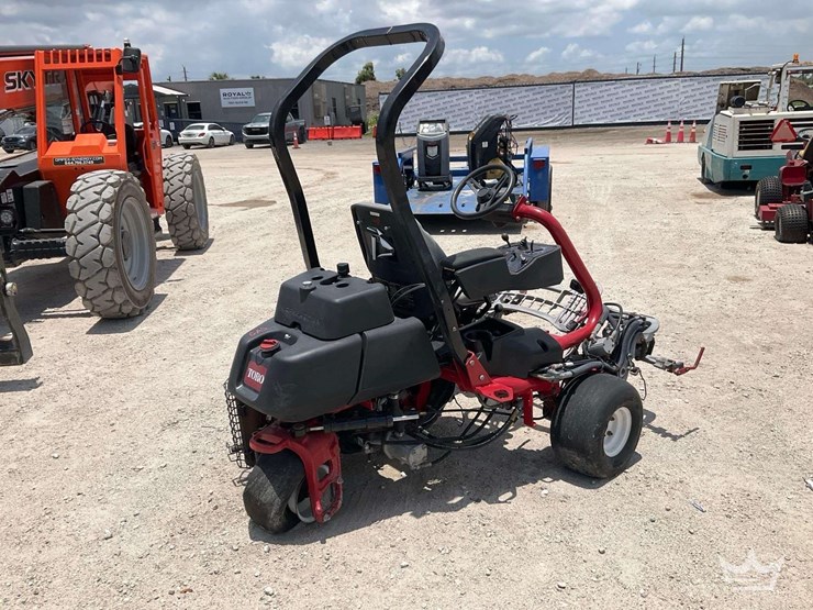 2015-toro-greensmaster-3300-triflex-commercial-greens-mower-image-4