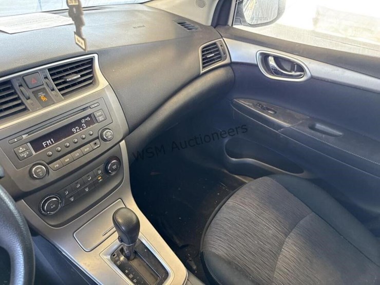 2014-nissan-sentra-sv-sdn-image-17