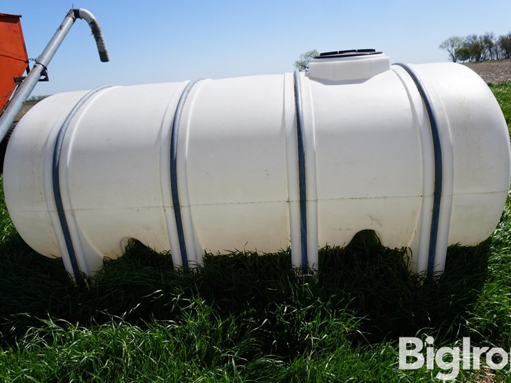 1250-gal-poly-tank-w/oval-tank-mount-brackets-image-4