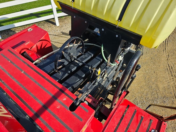 new-holland-590-image-24