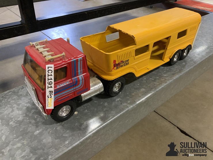ertl-vista-dome-horse-van-and-truck-image-3