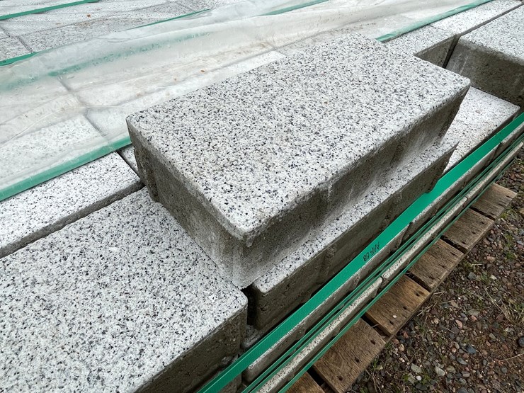 #4960-•-(2)-pallets-of-commercial-grade-patio-pavers-image-9