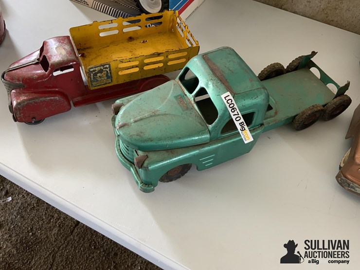 toy-trucks-image-1
