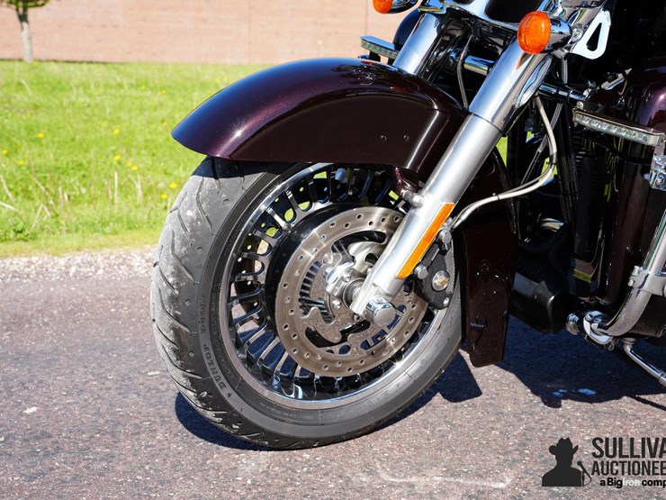 run-#10---2011-harley-davidson-flhx-motorcycle-image-9