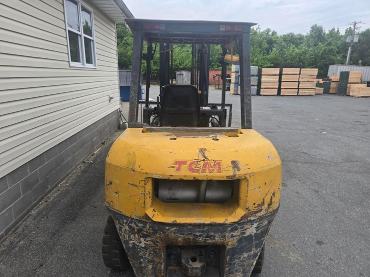 #109-•-tcm-fd45t2-forklift-image-2