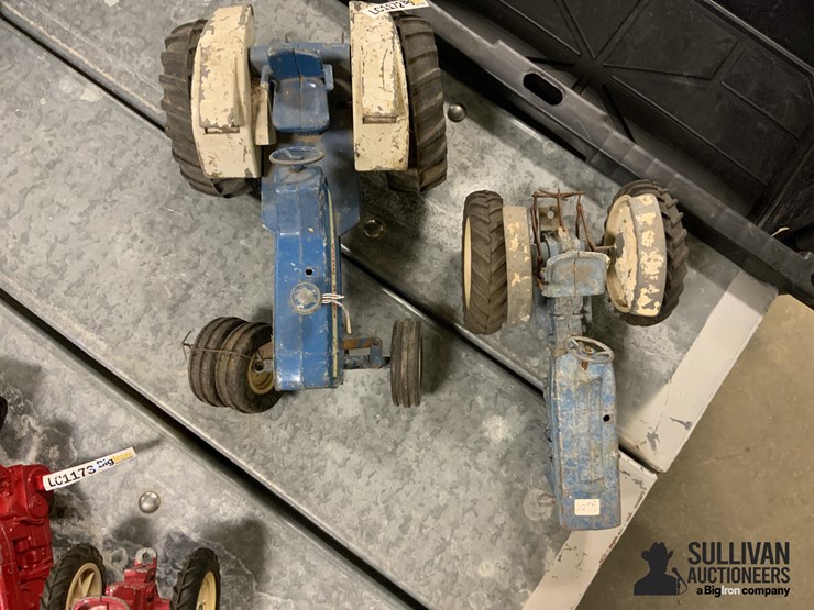 ford-8000-toy-tractor-&-parts-image-6
