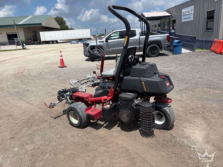 2015-toro-greensmaster-3300-triflex-commercial-greens-mower-image-10