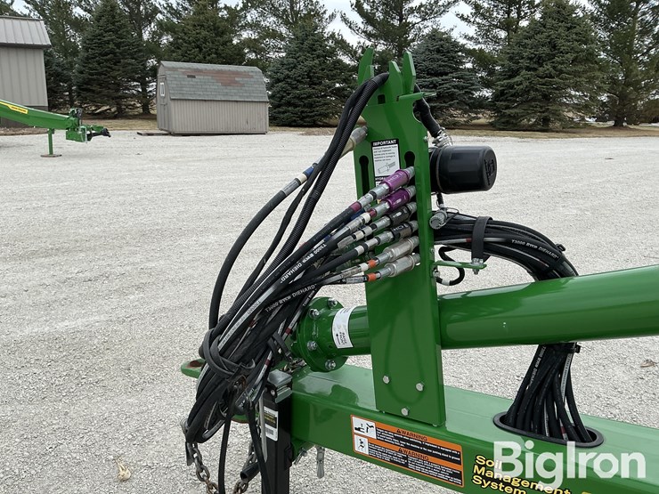 2022-john-deere-2660vt-image-13