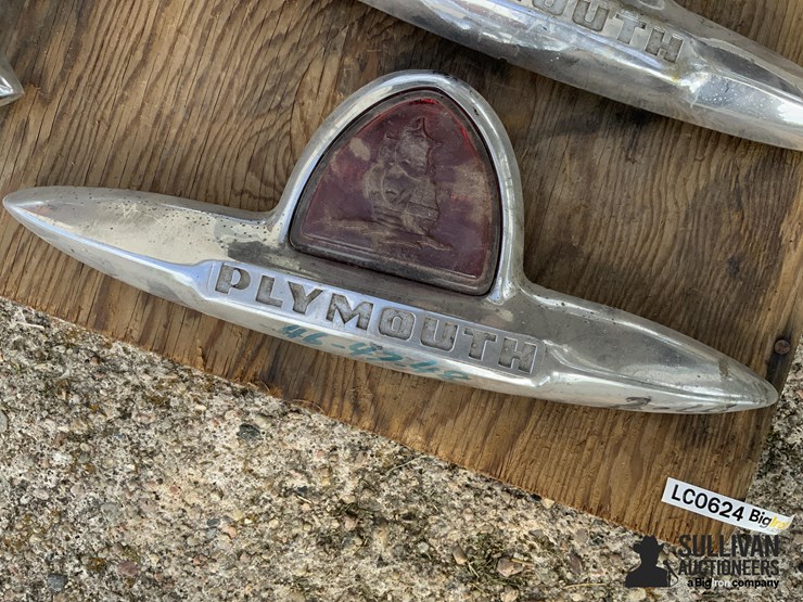 plymouth-taillights-and-emblems-image-7