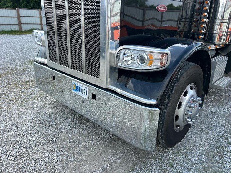 2024-peterbilt-389-image-8