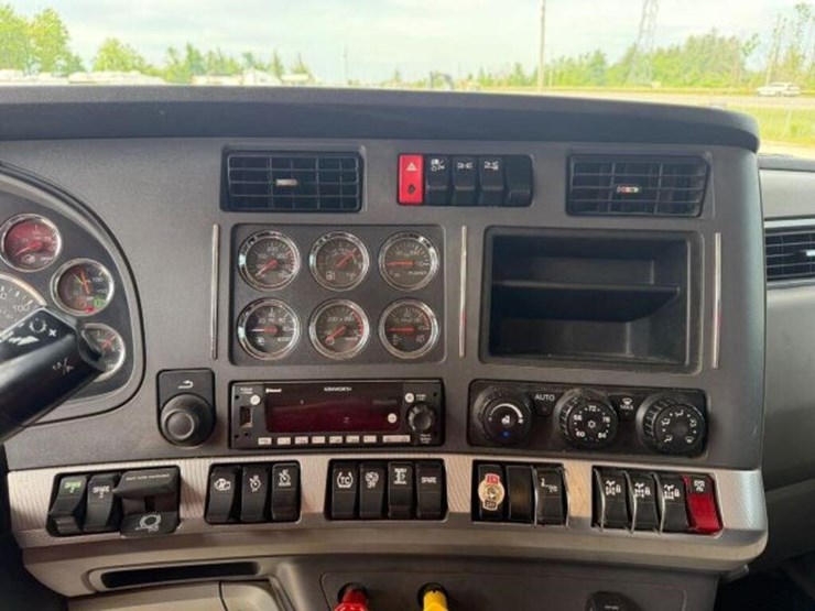 2021-kenworth-t880-image-24
