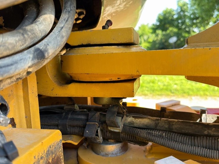 2016-john-deere-64-image-22