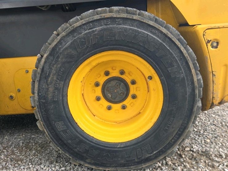2012-new-holland-l220-image-18