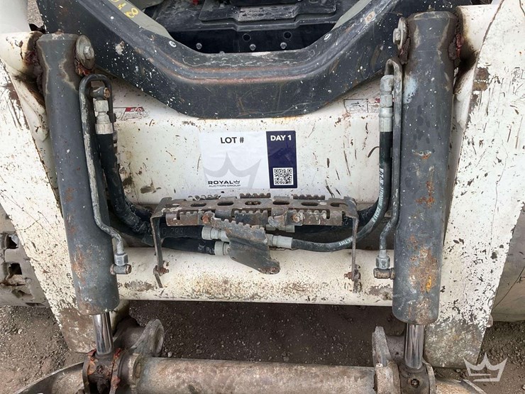 2022-bobcat-t740-image-24