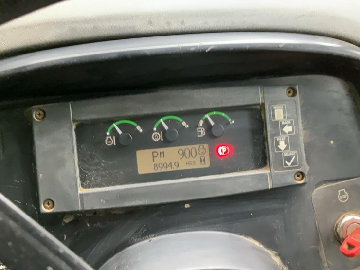 2015-deere-848h-image-50