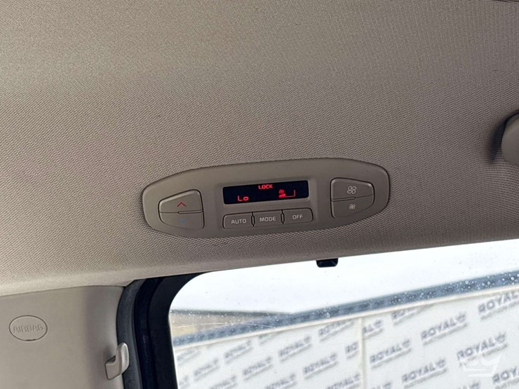2015-kia-sedona-image-26