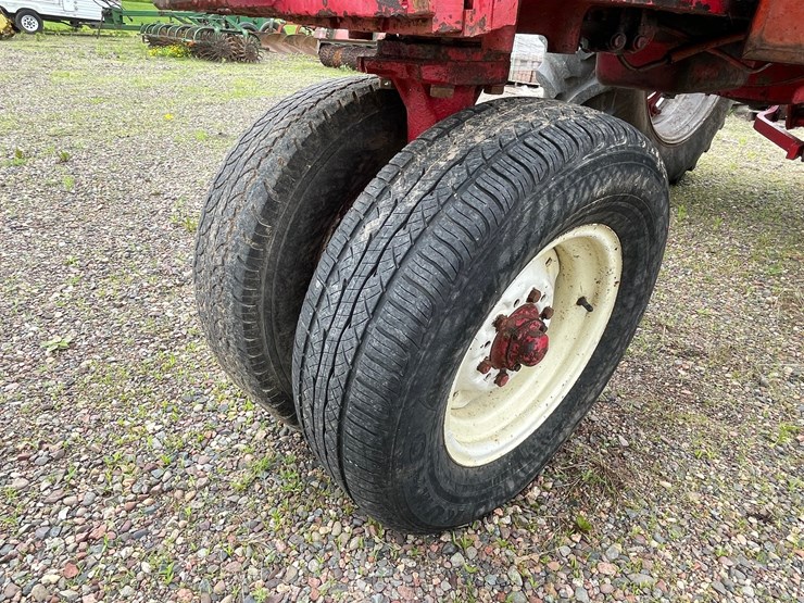 #4905-•-farmall-560-diesel-tractor-image-12