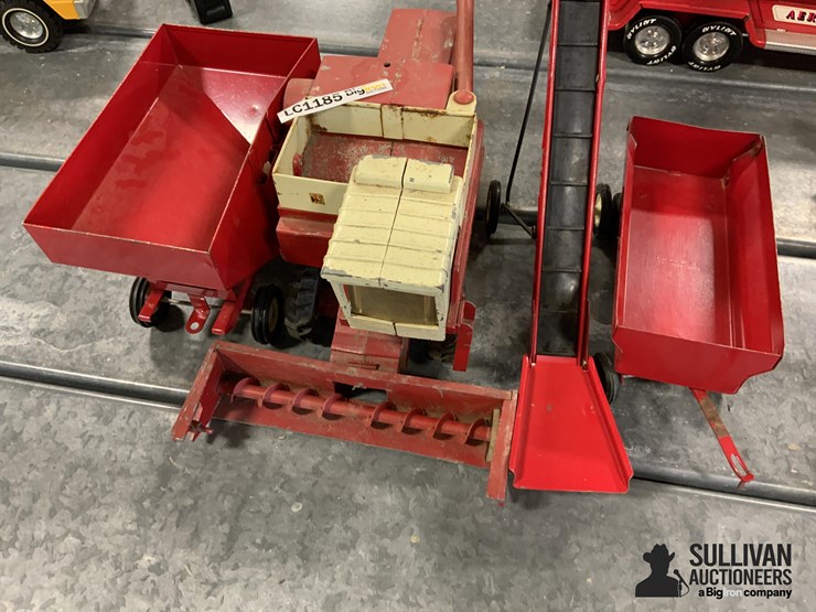 international-combine-w/auger-and-ertl-grain-cart-image-9