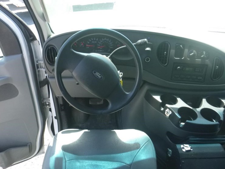 2008-ford-cargo-image-9