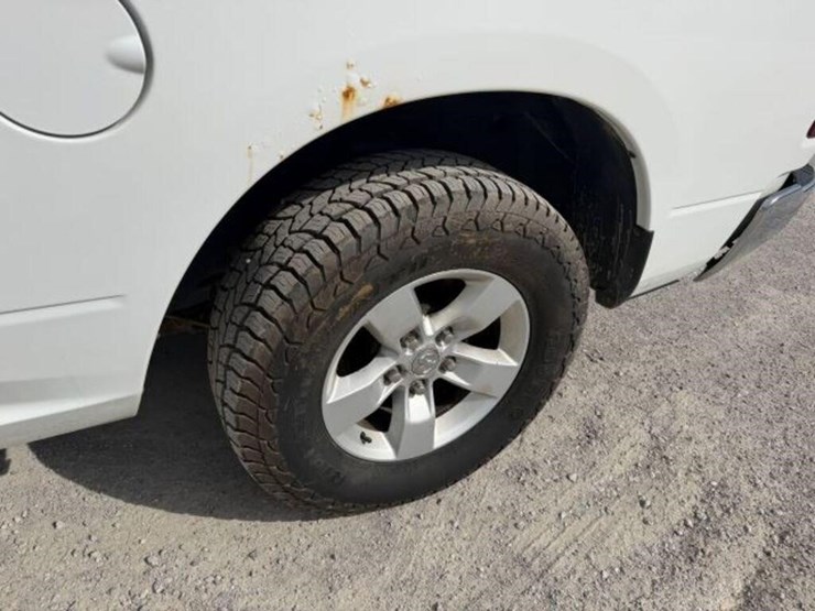 2017-ram-1500-slt-image-33