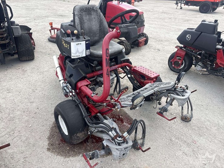2015-toro-greensmaster-3300-triflex-commercial-greens-mower-image-3